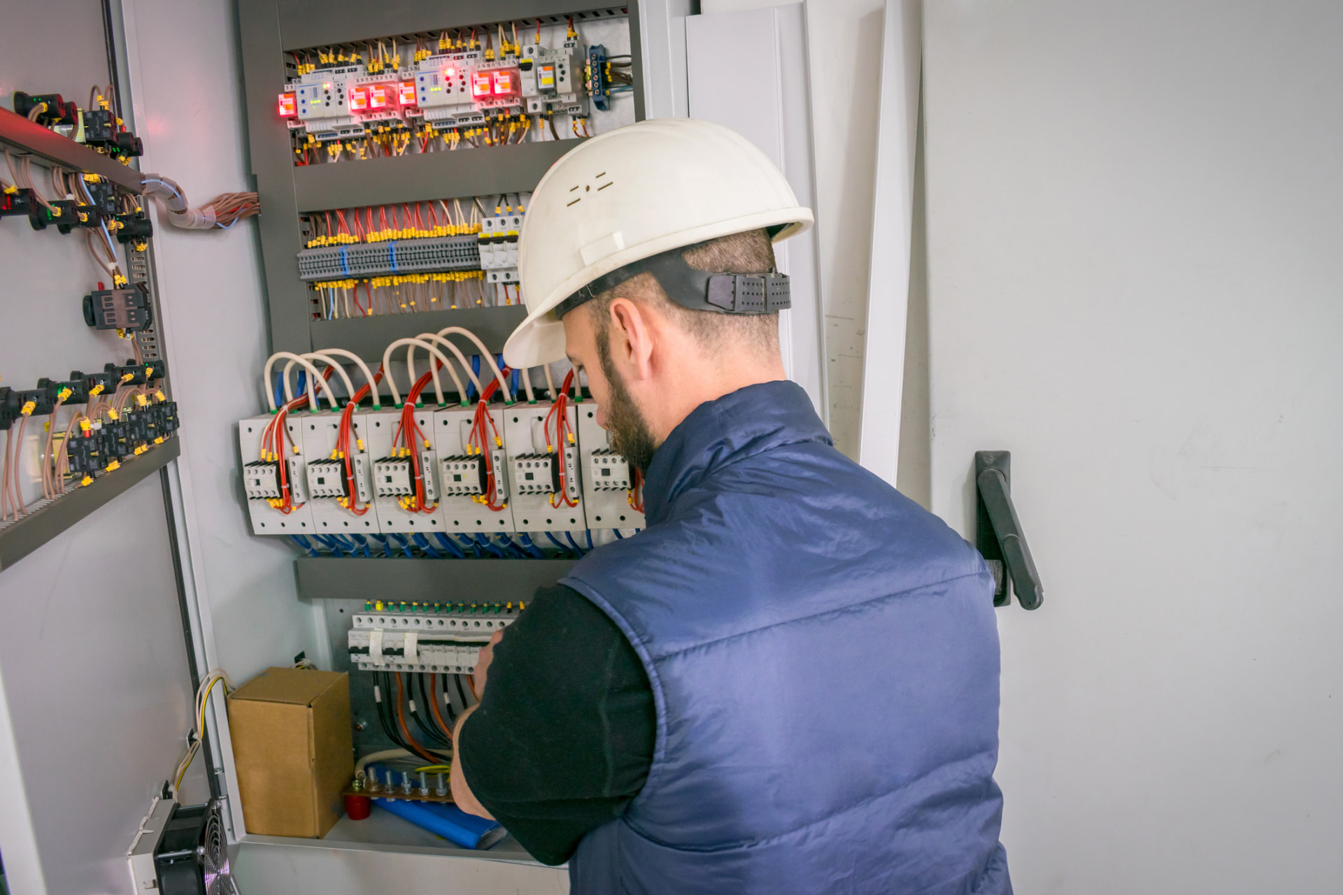 Standby diesel generator serviced by Diesel Fuelmasters near New Orleans, LA