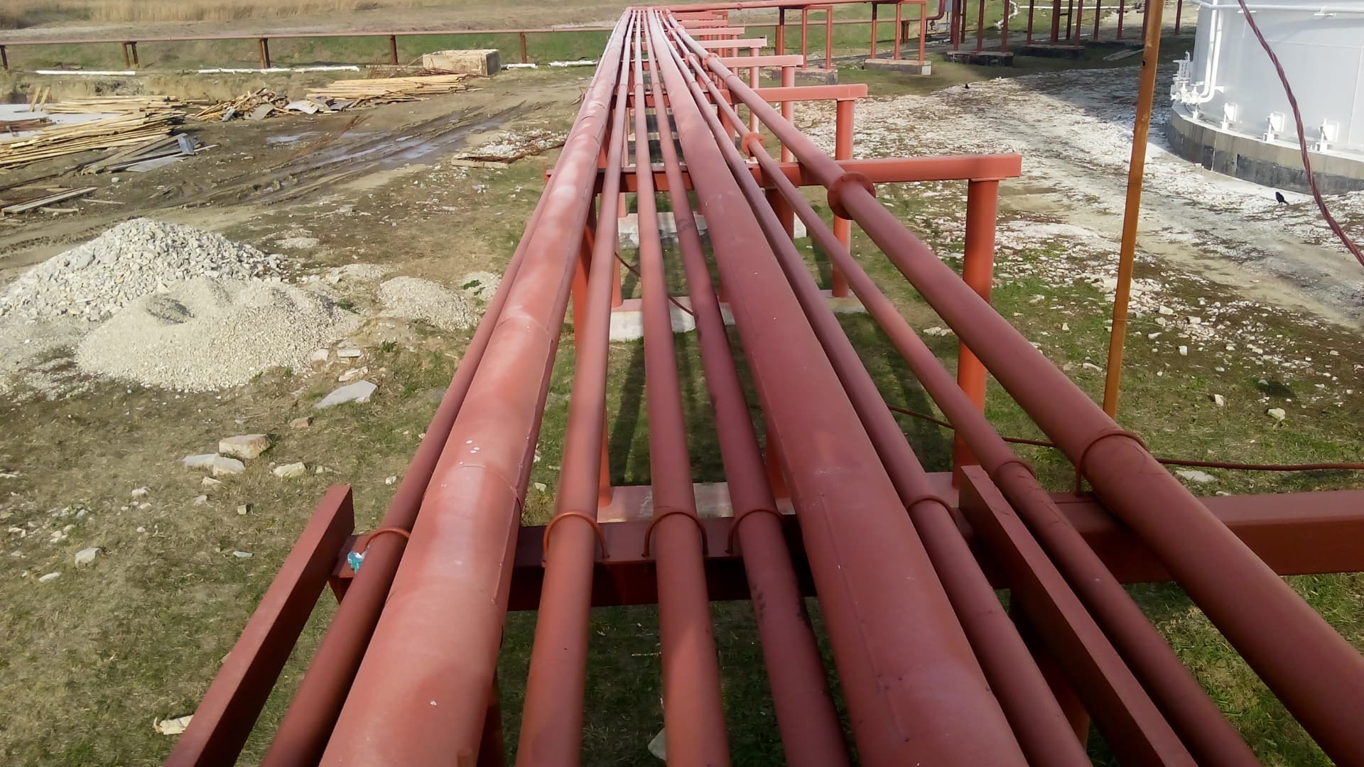 Fuel pipeline rack running toward a bulk storage tank